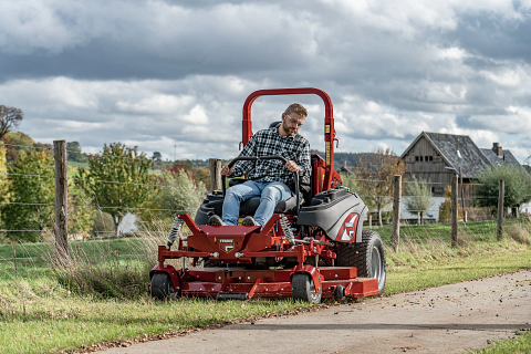 Kosiarka zero-skręt Ferris